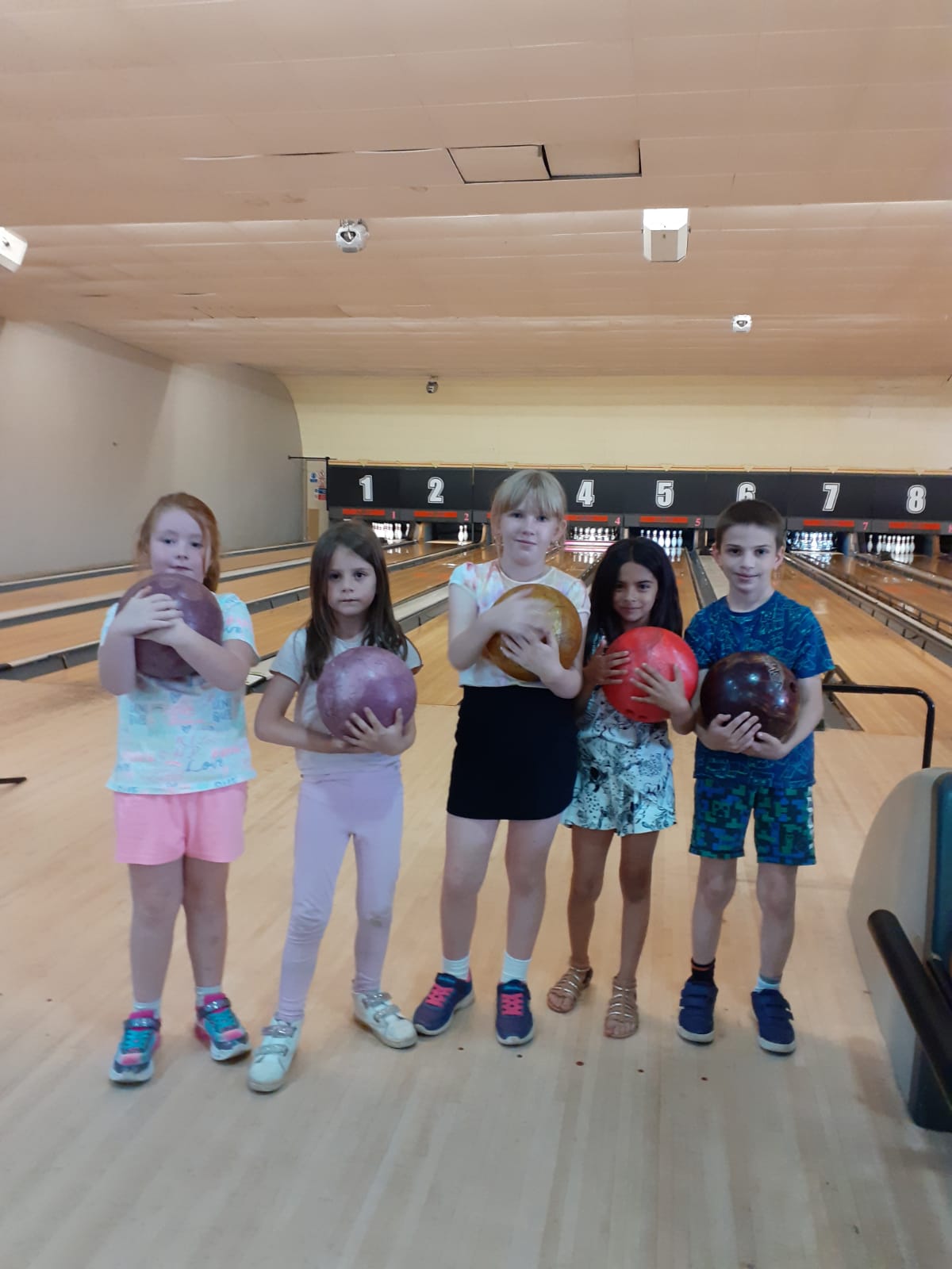 Bowling 1.jpg (133 KB)